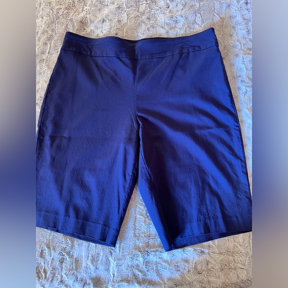 Avenue Navy Dress Shorts Sz 18
